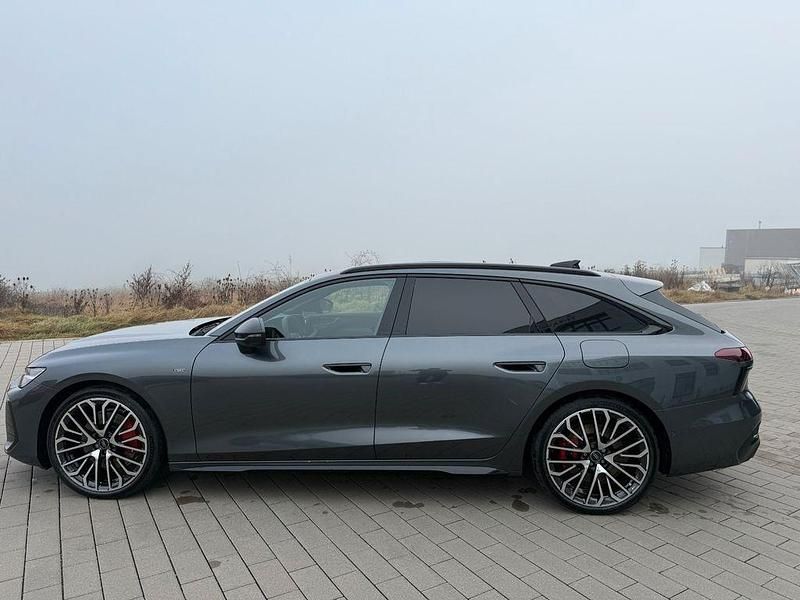 Neu Audi A6 Sport 367 PS (269 kW) 2025 Grau Kombi