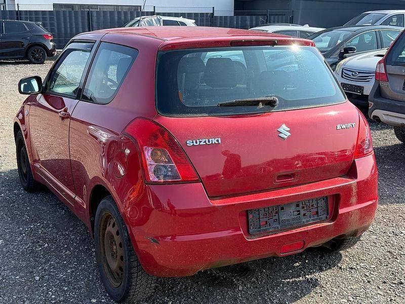 Gebraucht Suzuki Swift Comfort+ 102 PS (75 kW) 2008 Rot Kleinwagen