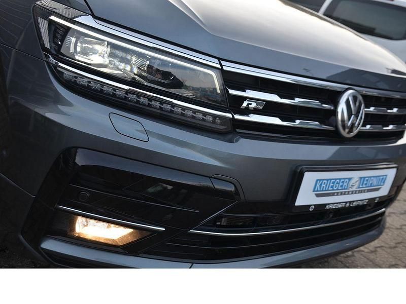 Gebraucht VW Tiguan 200 PS (147 kW) 2021 Grau (metallic) SUV
