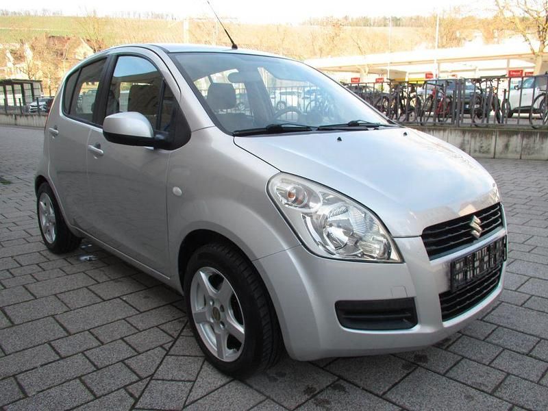Gebraucht Suzuki Splash Basic 65 PS (47 kW) 2010 Silber Kleinwagen