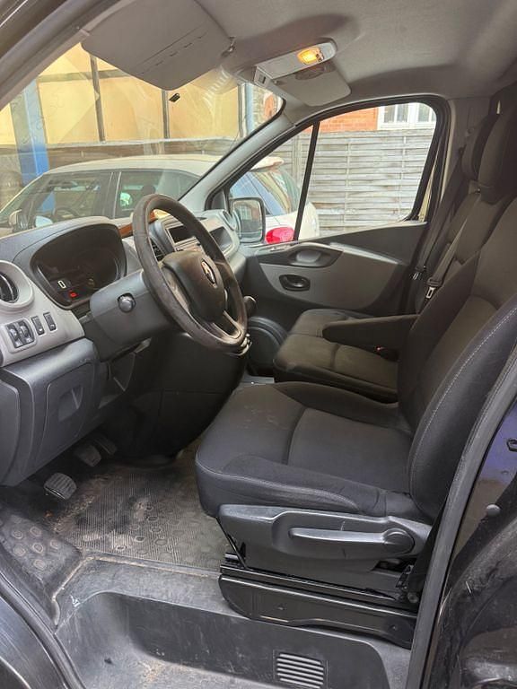 Gebraucht Renault Trafic Komfort 120 PS (88 kW) 2015 Schwarz Van / Kleinbus