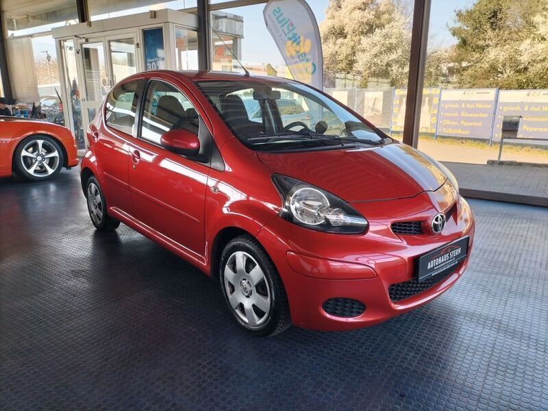 Rot Gebraucht 2011 Toyota Aygo Kleinwagen | 3.800 € (Fairer Preis) - Bild 1/4