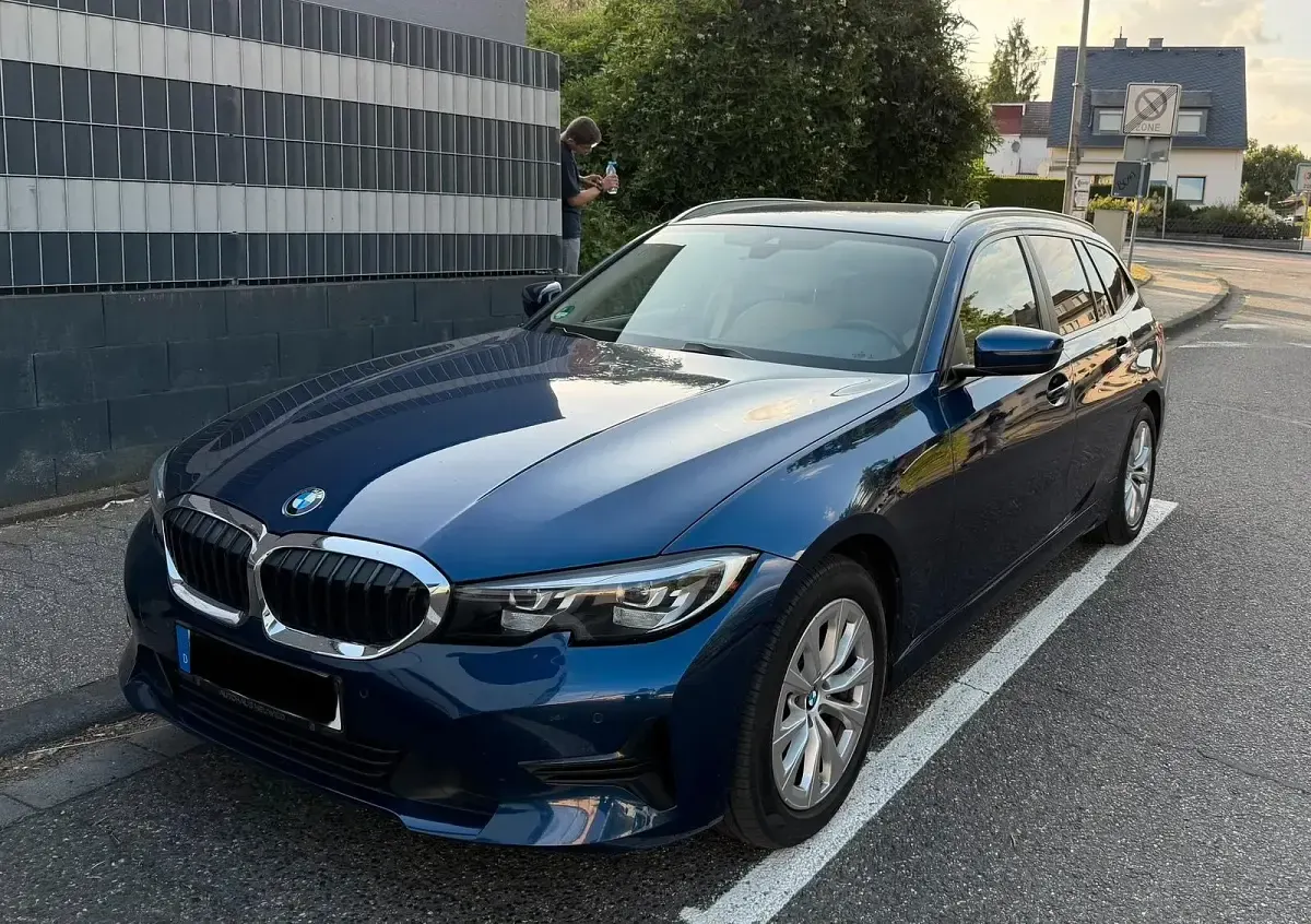 Gebraucht BMW 318 156 PS (114 kW) 2020 Blau Kombi