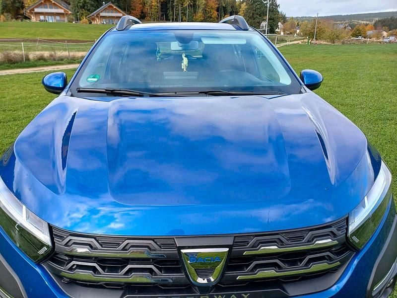 Blau Gebraucht 2022 Dacia Sandero Stepway Kleinwagen | 11.900 € (Fairer Preis) - Bild 1/4