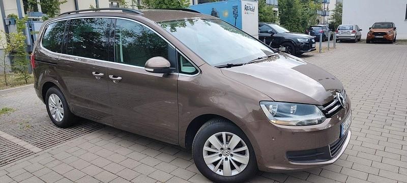 Braun Gebraucht 2011 VW Sharan Van / Kleinbus | 8.000 € (Fairer Preis) - Bild 1/4