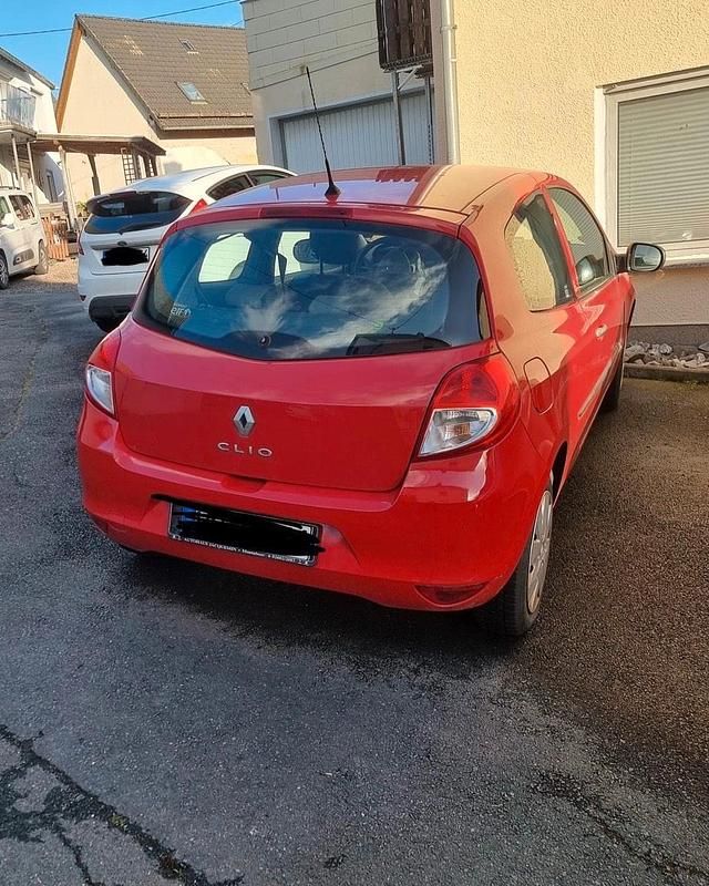 Gebraucht Renault Clio II 75 PS (55 kW) 2009 Rot Kleinwagen