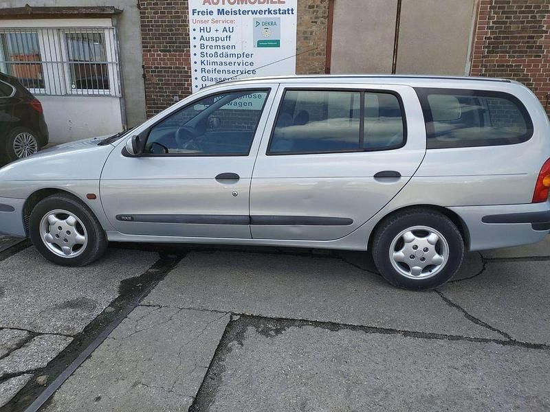 Brugt Renault Mégane 95 HK (69 kW) 1999 Grå Sedan