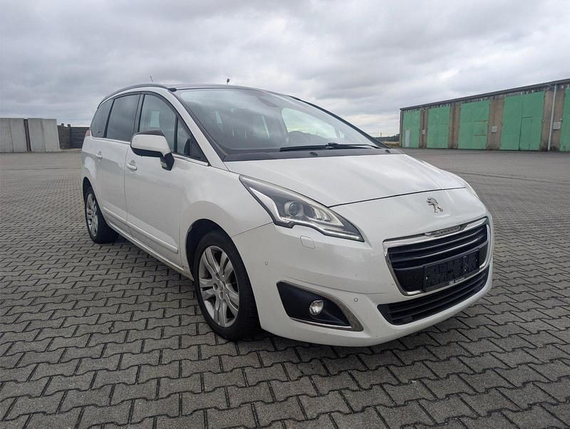 Gebraucht Peugeot 5008 150 PS (110 kW) 2016 Weiß Van / Kleinbus