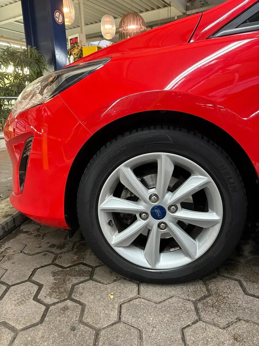 Gebraucht Ford Fiesta Cool & Connect 101 PS (74 kW) 2018 Rot Kleinwagen
