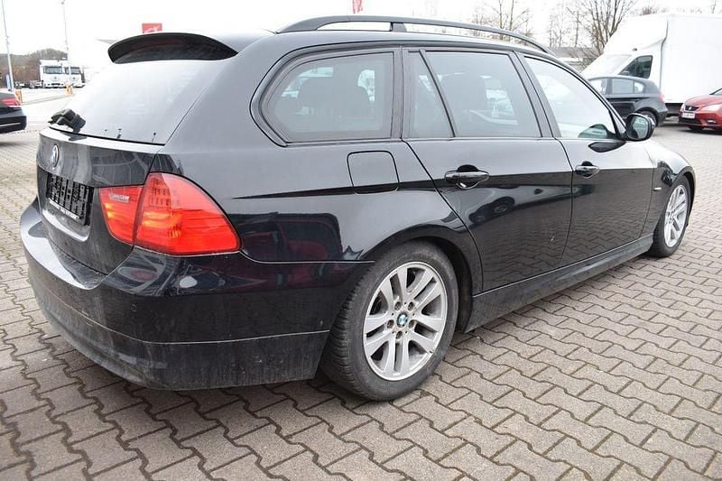 Gebraucht BMW 318 Performance 143 PS (105 kW) 2009 Schwarz Kombi