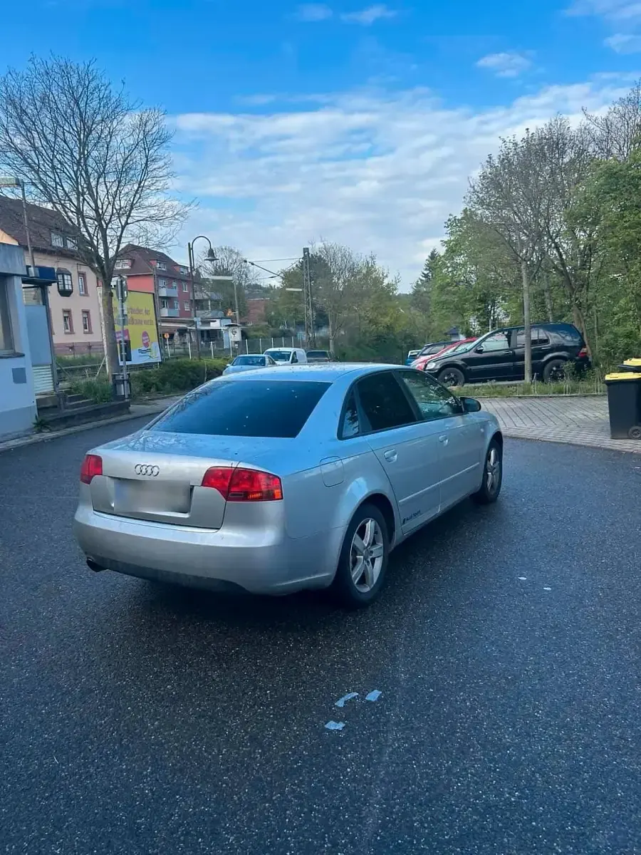 Second-hand Audi A4 130 CP (95 kW) 2005 Gri Berlinǎ