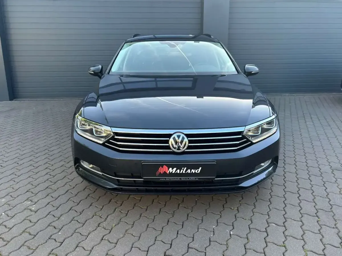 Gebraucht VW Passat 150 PS (110 kW) 2019 Mangangrau metallic Kombi