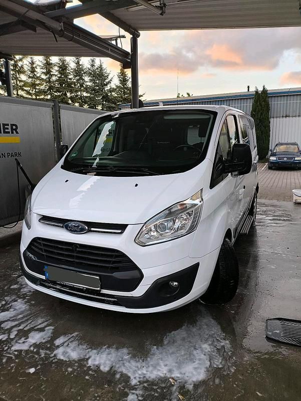 Weiß Gebraucht 2017 Ford Tourneo Custom Van / Kleinbus | 16.950 € (Fairer Preis) - Bild 1/4