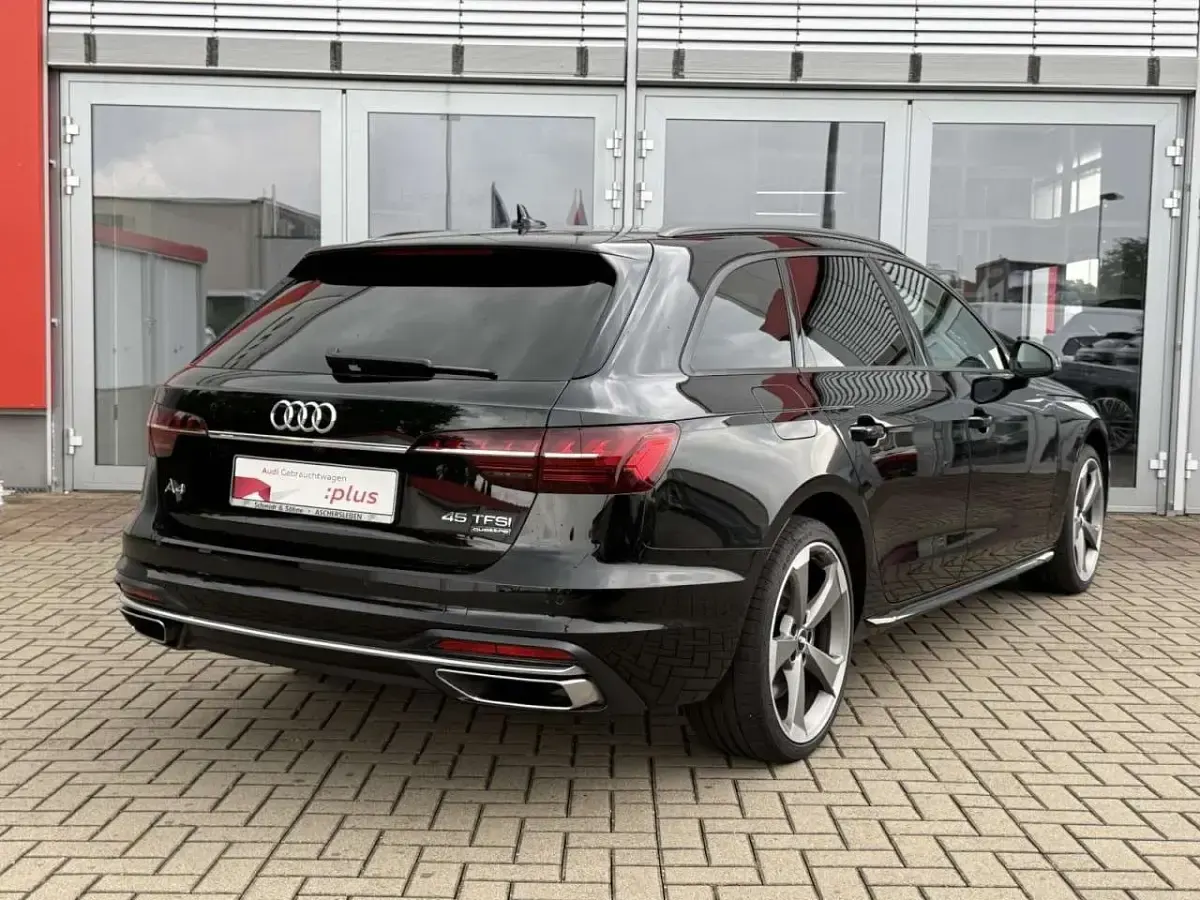 Gebraucht Audi A4 Advanced 245 PS (180 kW) 2019 Schwarz metallic Kombi