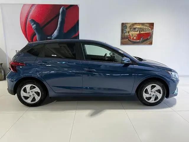 Gebraucht Hyundai i20 GO! 77 PS (56 kW) 2024 Vibrant blue pearl Kleinwagen