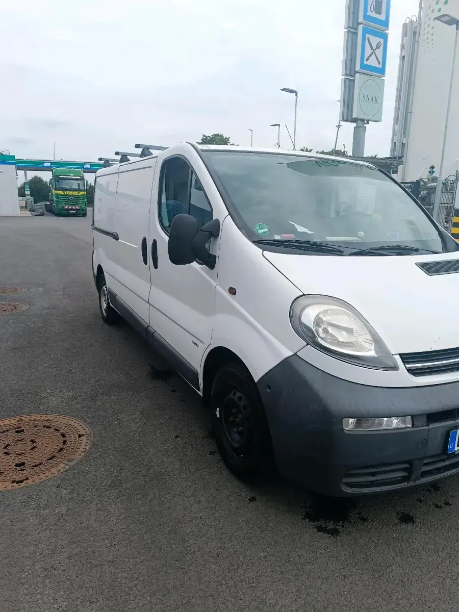 Gebraucht Opel Vivaro 120 PS (88 kW) 2006 Weiß Van / Kleinbus