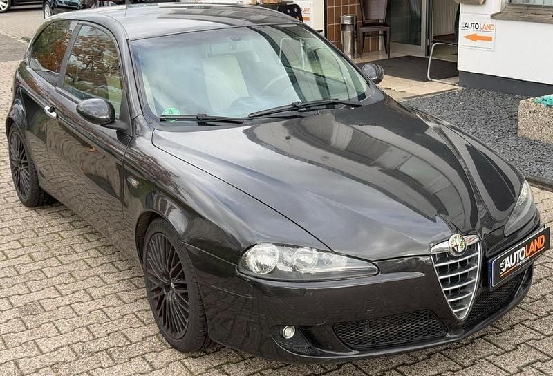 Schwarz Gebraucht 2007 Alfa Romeo 147 Kleinwagen | 3.499 € - Bild 1/4