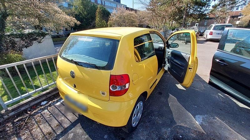 Gebraucht VW Fox 54 PS (39 kW) 2005 Gelb Kleinwagen