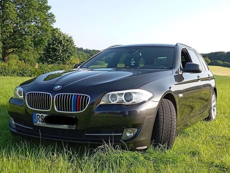 Grau Gebraucht 2012 BMW 520 Performance Kombi | 5.000 € - Bild 1/4