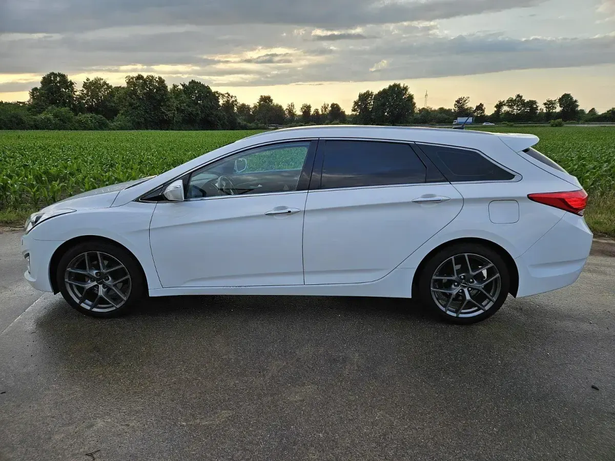Gebraucht Hyundai i40 Edition 135 PS (99 kW) 2014 Weiß Kombi