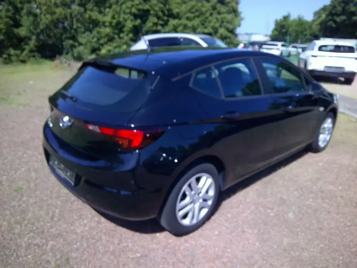 Gebraucht Opel Astra Edition 110 PS (80 kW) 2022 Onyx schwarz Kleinwagen