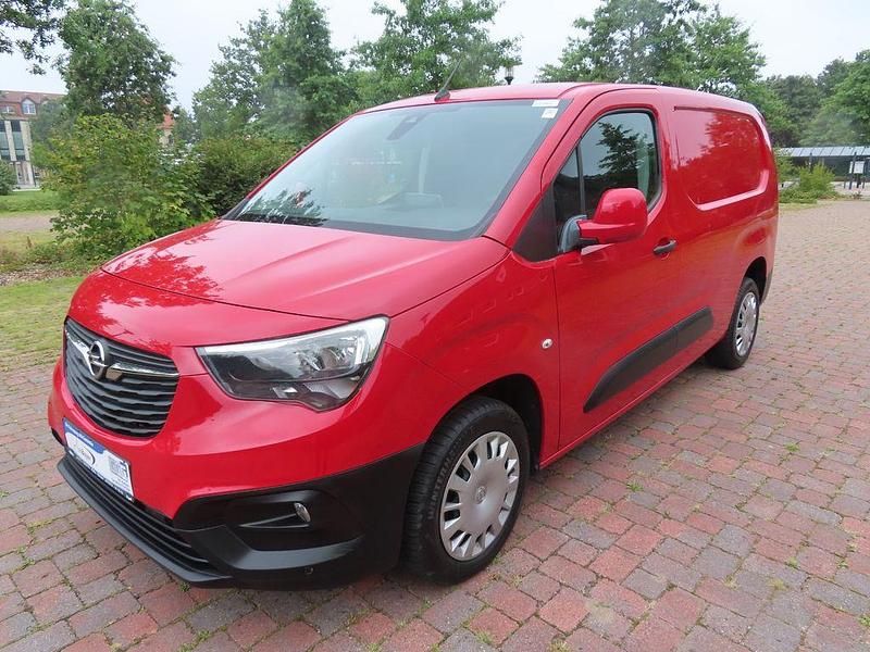 Rot Gebraucht 2019 Opel Combo Limousine | 12.890 € (Fairer Preis) - Bild 1/4
