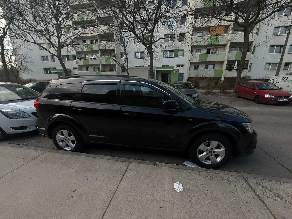 Gebraucht Fiat Freemont 140 PS (102 kW) 2013 Schwarz SUV