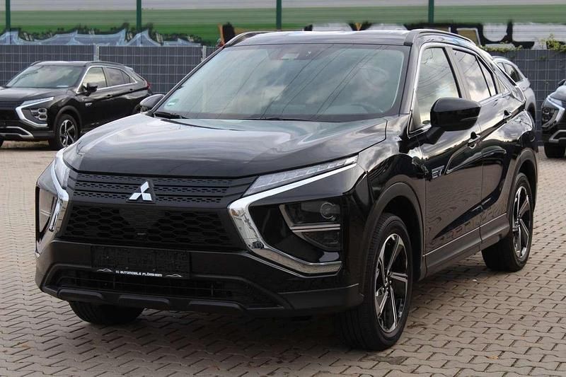 Pantherschwarz (p) Gebraucht 2022 Mitsubishi Eclipse SUV | 18.490 € (Superpreis) - Bild 1/4