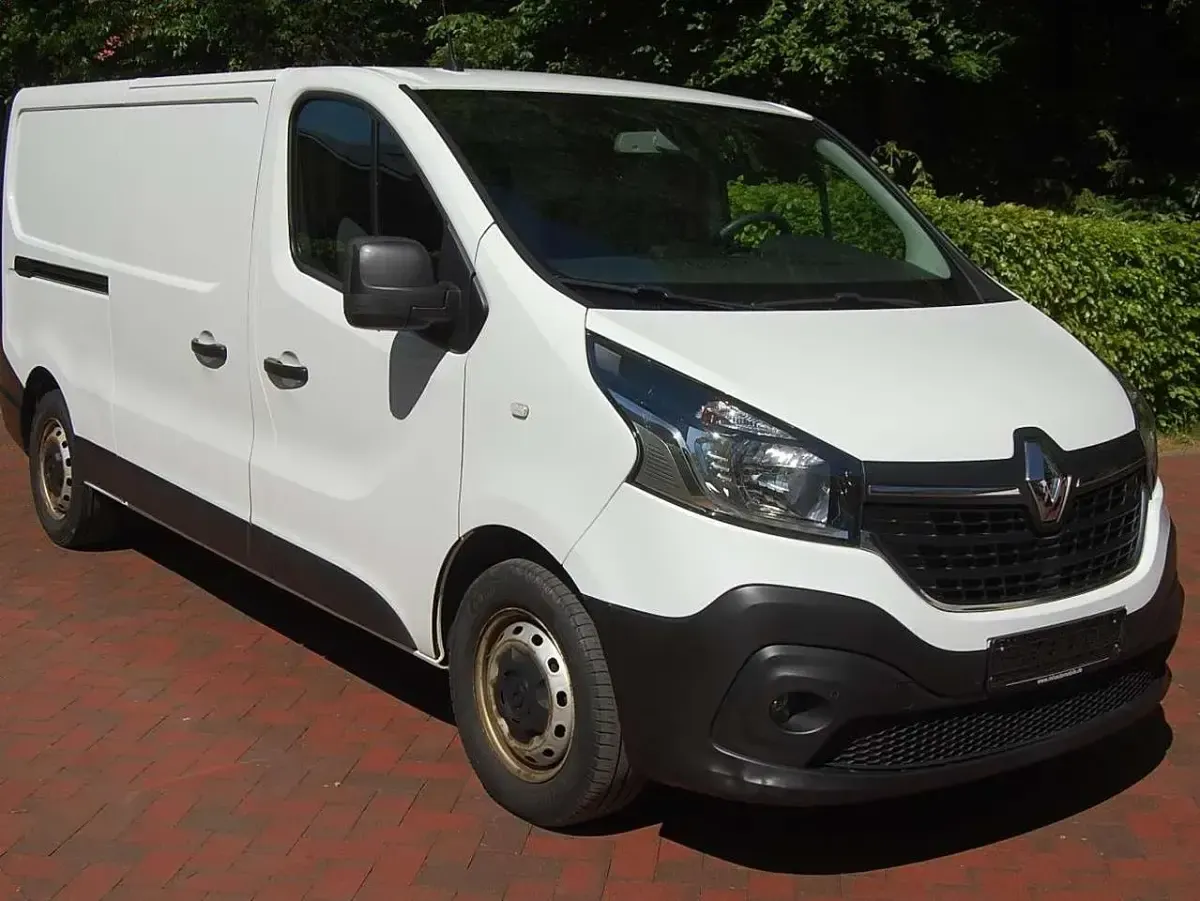 Usado Renault Trafic Komfort 145 CV (106 kW) 2021 Blanco Monovolumen