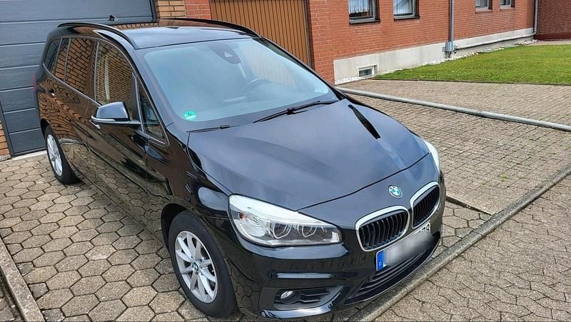Schwarz Gebraucht 2016 BMW 218 Gran Tourer Van / Kleinbus | 8.500 € (Fairer Preis) - Bild 1/4