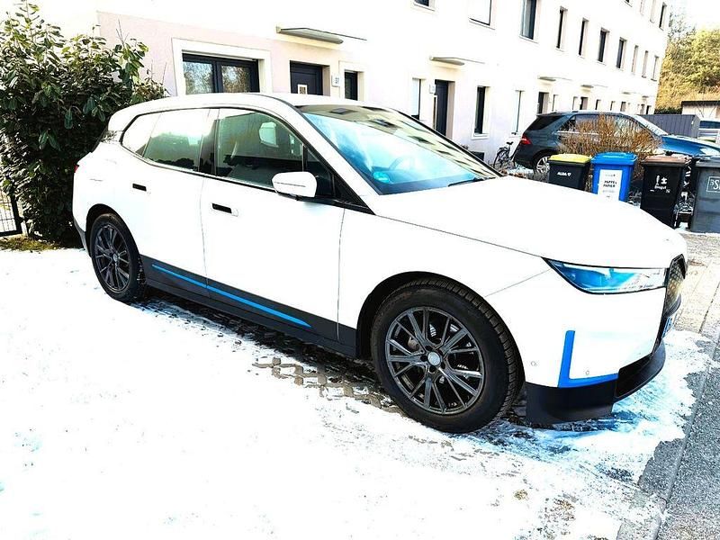 Gebraucht BMW iX 239 kW (326 PS) 2023 Weiß SUV