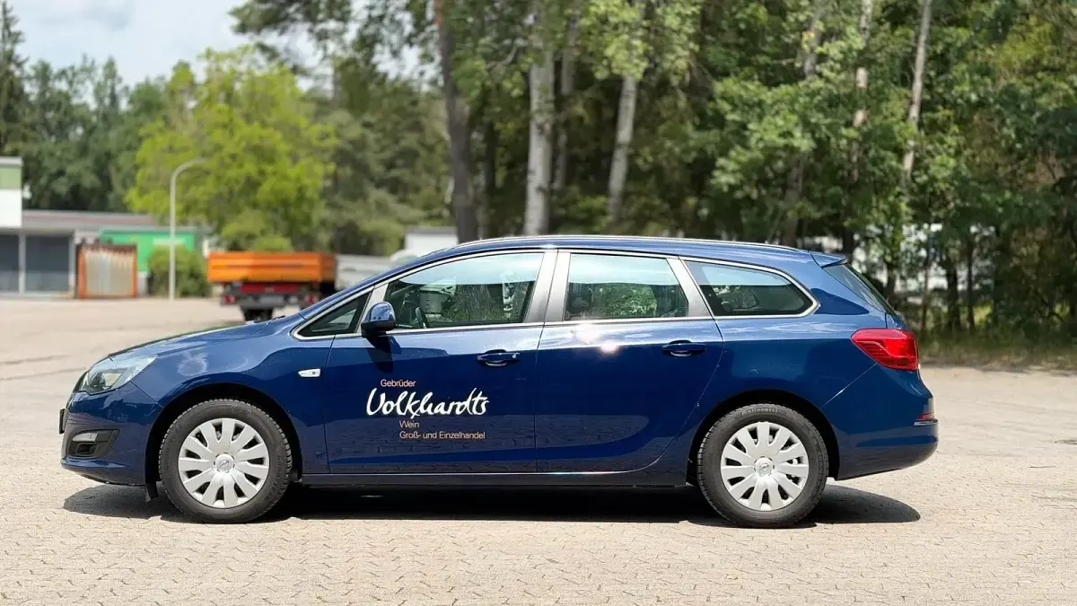 Gebraucht Opel Astra 116 PS (85 kW) 2015 Blau Kombi