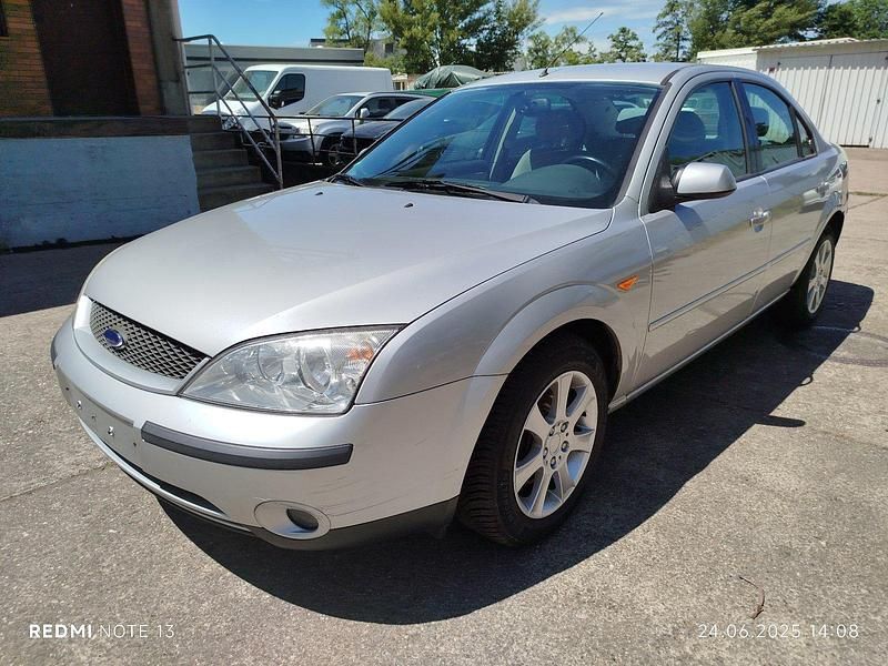Silber Gebraucht 2001 Ford Mondeo Limousine | 1.450 € (Fairer Preis) - Bild 1/4