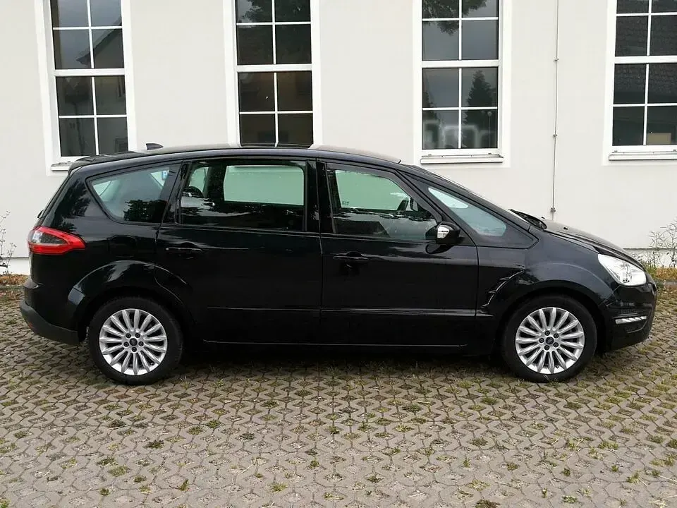 Gebraucht Ford S-MAX Titanium 150 PS (110 kW) 2014 Schwarz Van / Kleinbus