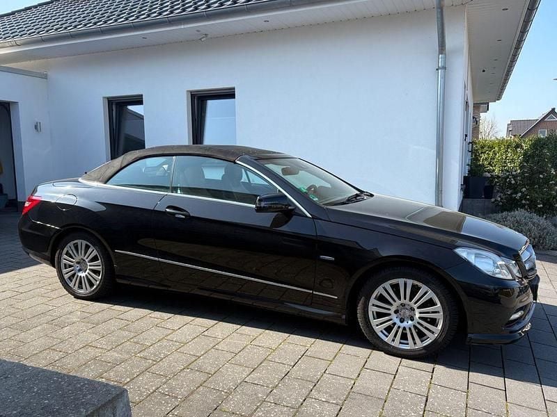Gebraucht Mercedes E250 204 PS (150 kW) 2012 Schwarz Cabrio
