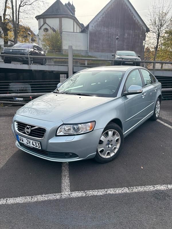 Silber Gebraucht 2012 Volvo S40 Limousine | 7.980 € (Etwas zu teuer) - Bild 1/4