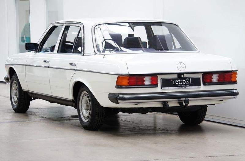 Gebraucht Mercedes 200 109 PS (80 kW) 1981 Weiß Limousine