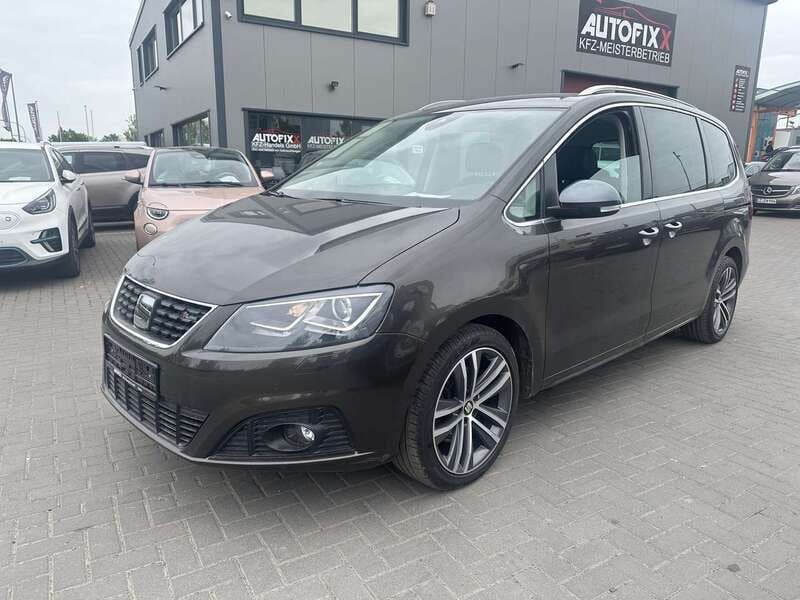 Eiche braun schwarz metallic Gebraucht 2019 Seat Alhambra FR-Line Van / Kleinbus | 29.999 € (Fairer Preis) - Bild 1/4
