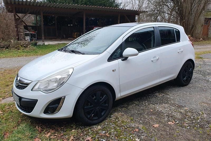 Weiß Gebraucht 2011 Opel Corsa Kleinwagen | 4.200 € (Etwas zu teuer) - Bild 1/4