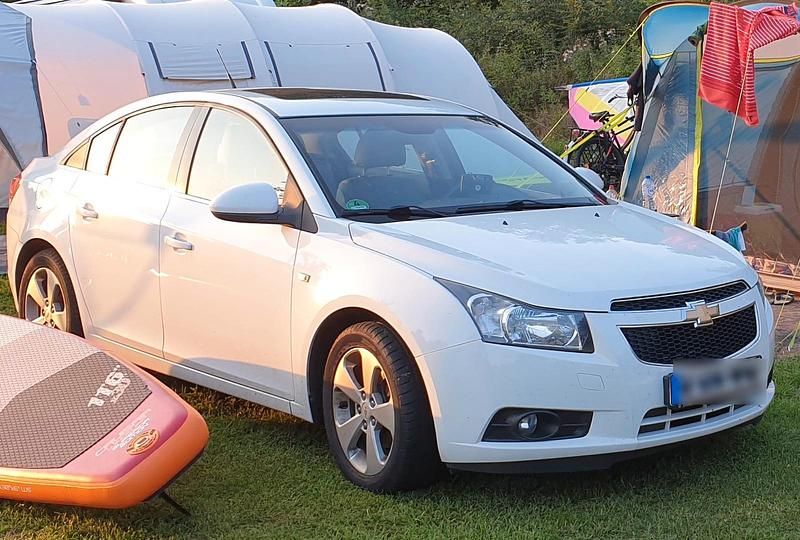 Weiß Gebraucht 2010 Chevrolet Cruze Limousine | 2.600 € (Fairer Preis) - Bild 1/4