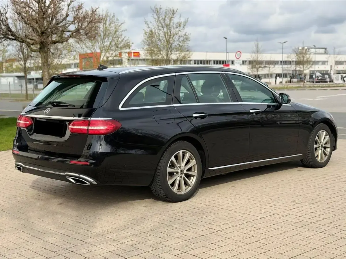 Gebraucht Mercedes E220 Avantgarde 194 PS (142 kW) 2017 Schwarz Kombi