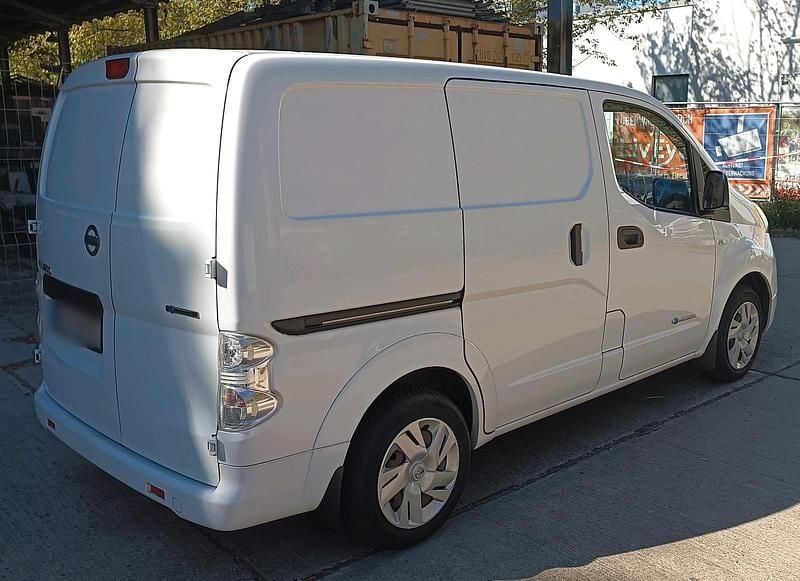 Gebraucht Nissan e-NV200 80 kW (109 PS) 2016 Weiß Van / Kleinbus