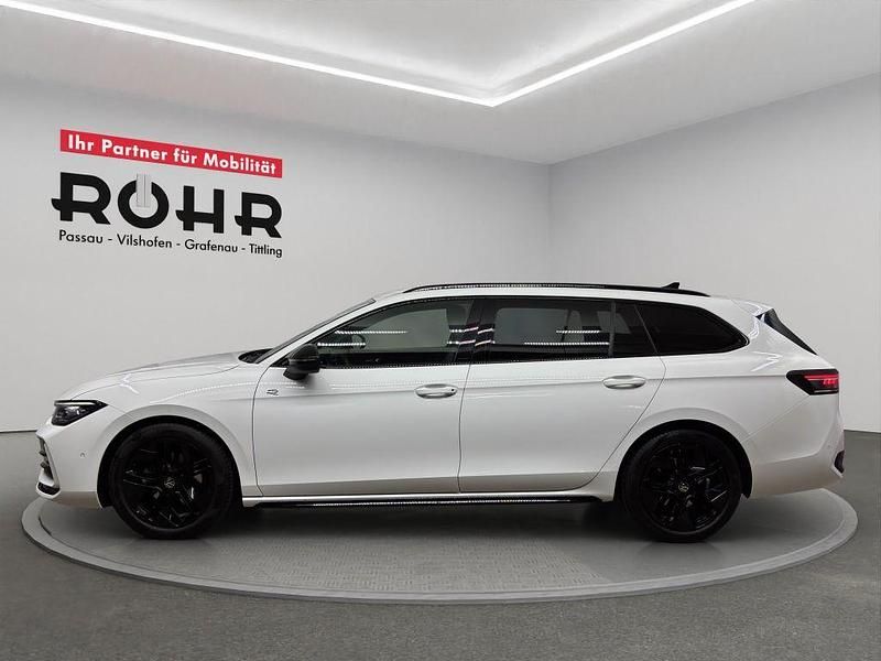 Gebraucht VW Passat R-line 150 PS (110 kW) 2025 Pure white Kombi
