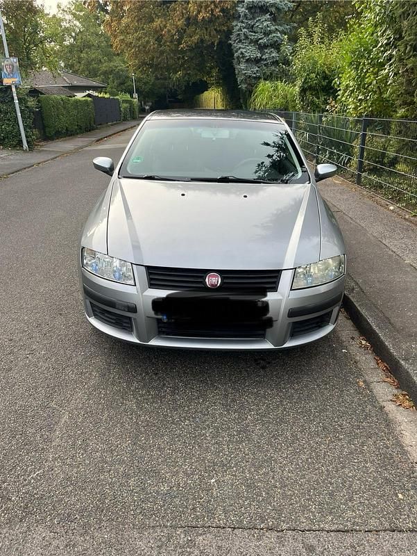 Silber Gebraucht 2004 Fiat Stilo Kleinwagen | 800 € - Bild 1/4