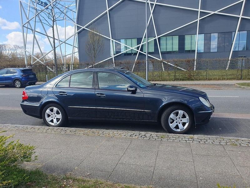 Gebraucht Mercedes E200 Elegance 163 PS (119 kW) 2004 Blau Limousine