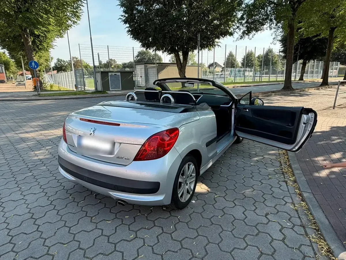 Gebraucht Peugeot 207 CC 120 PS (88 kW) 2008 Silber Cabrio
