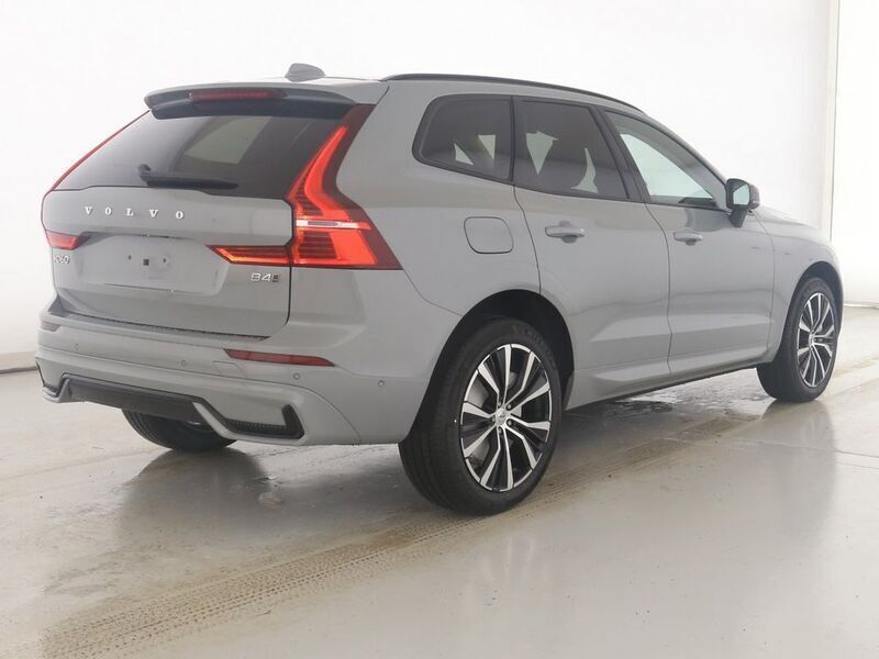 Gebraucht Volvo XC60 Plus 197 PS (144 kW) 2024 Vapour grey / metallic SUV