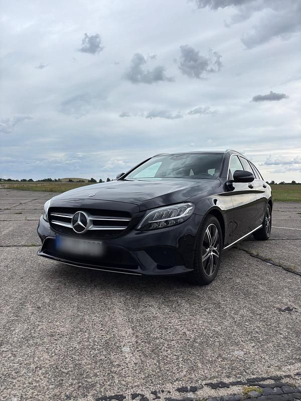 Schwarz Gebraucht 2021 Mercedes C220 Kombi | 19.200 € (Superpreis) - Bild 1/4