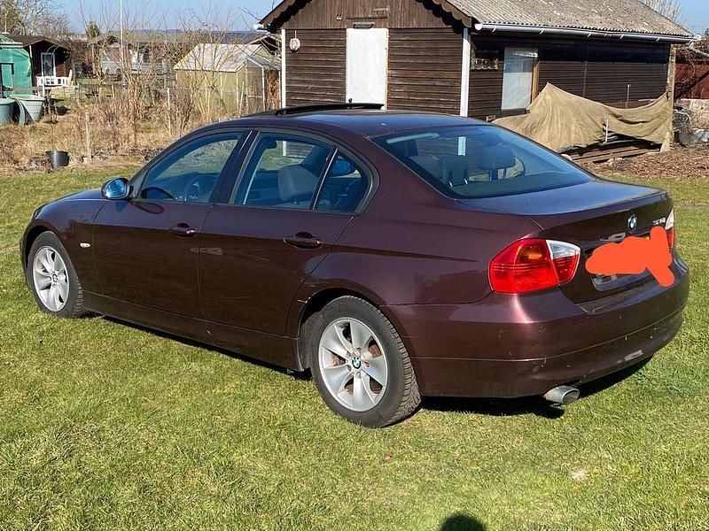 Gebraucht BMW 320 150 PS (110 kW) 2007 Rot Limousine
