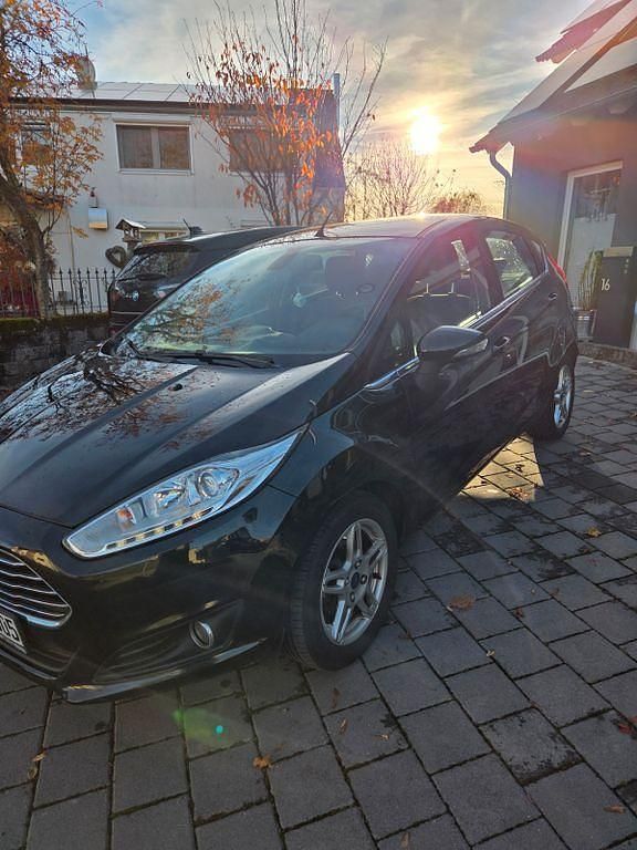 Gebraucht Ford Fiesta Titanium 101 PS (74 kW) 2015 Schwarz Limousine